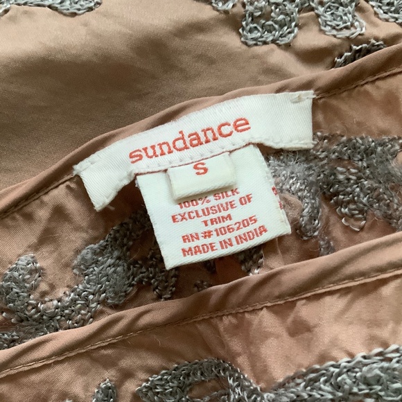 Silk embroidered blouse - Picture 3 of 4